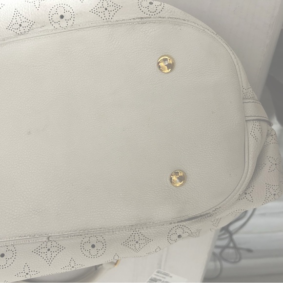 Louis Vuitton Monogram Mahina - Picture 10 of 10
